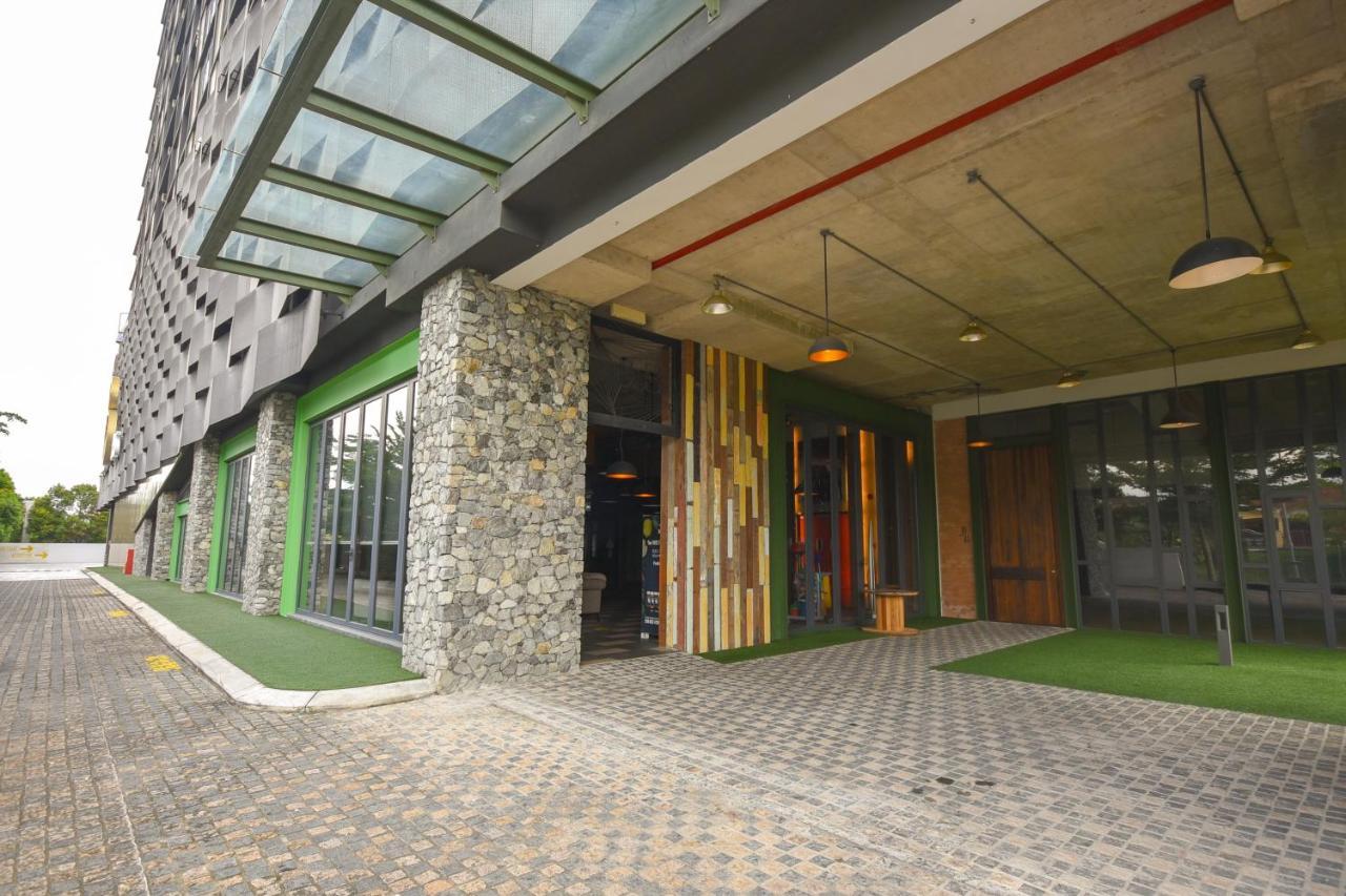 Cube 8Teens By Nest Home Johor Bahru Extérieur photo